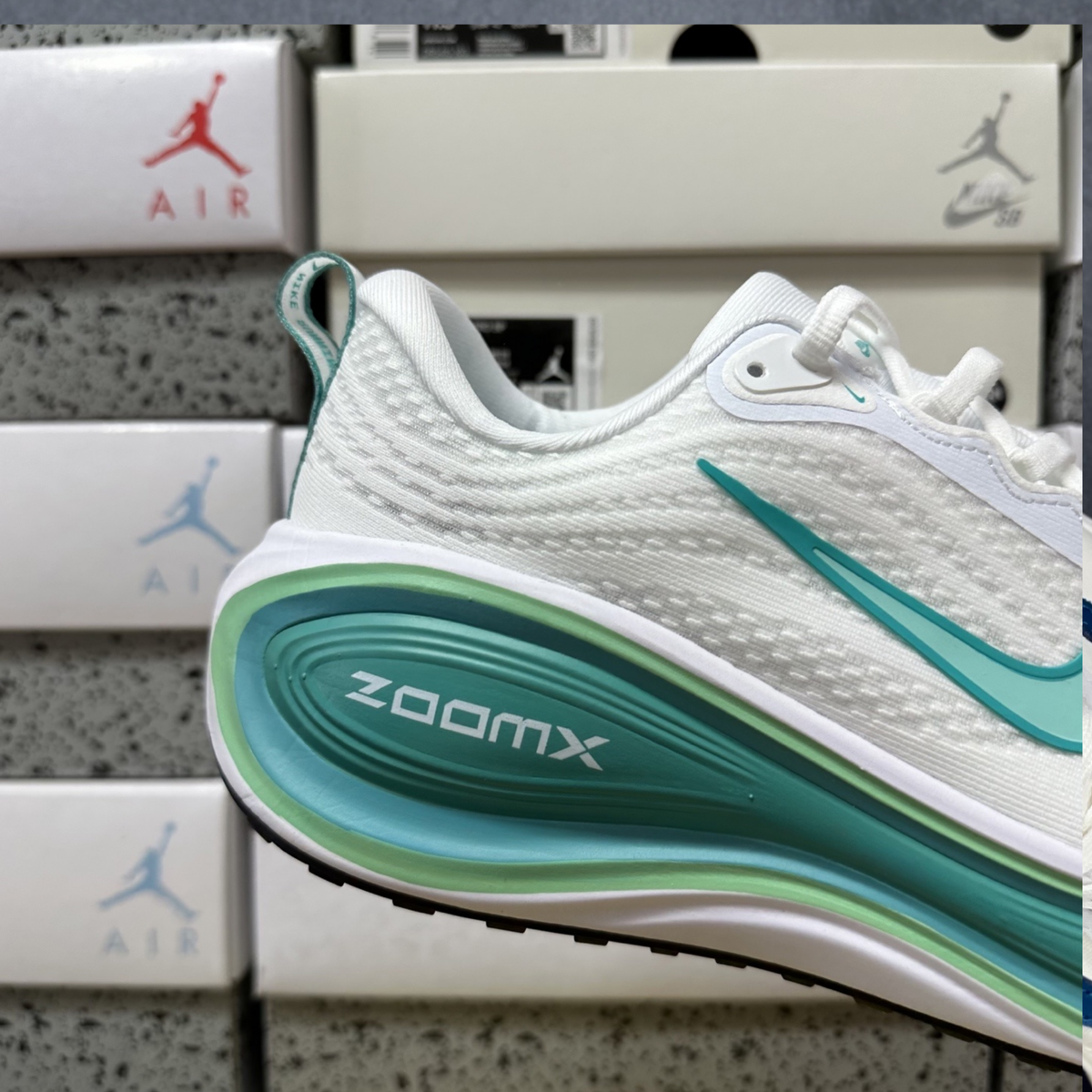 Nike Vomero Plus - White Mint Foam