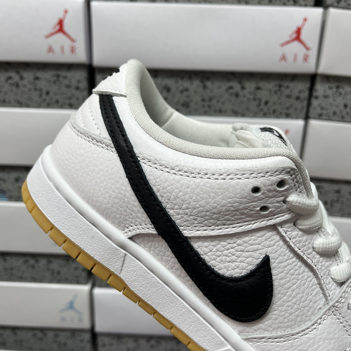 Nike SB Dunk Low Pro - White Gum