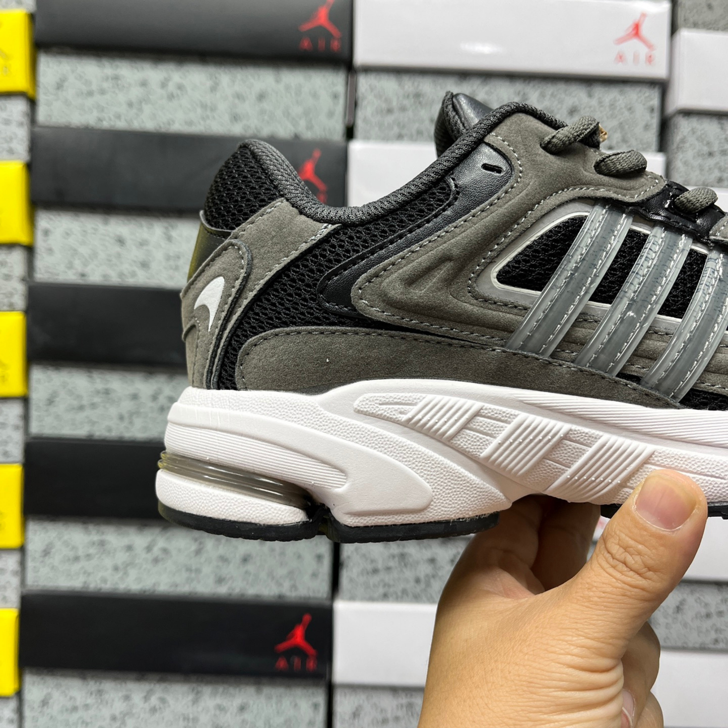 Adidas Response CL - Core Black Grey Five Carbon