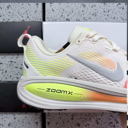 Nike Vomero 18 - Sail Bright Crimson Laser Orange