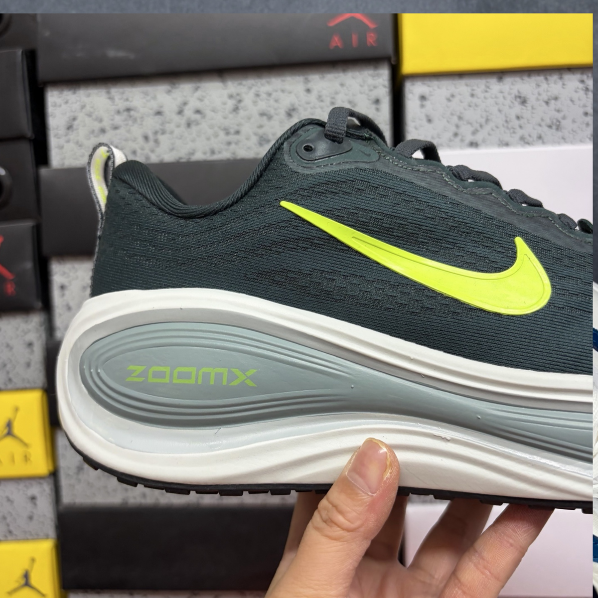 Nike Vomero Plus - Sequia Volt