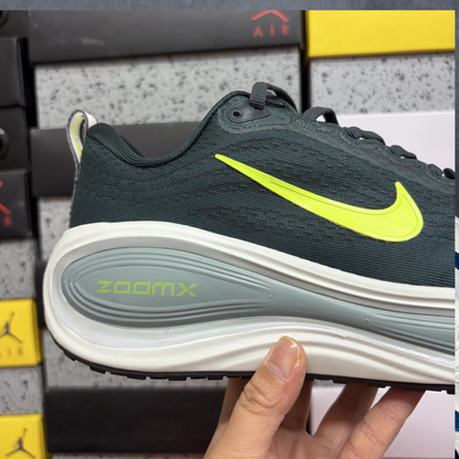 Nike Vomero Plus - Sequia Volt