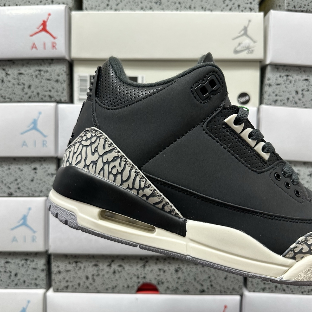 Air Jordan 3 Retro - Off Noir