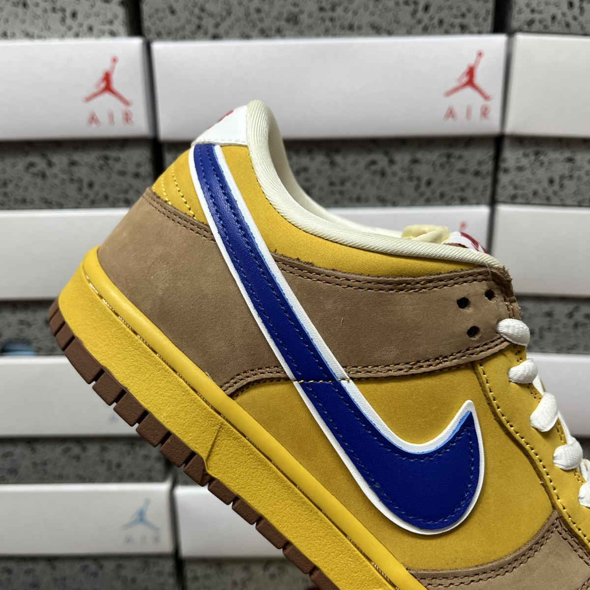 Nike Dunk Low SB Premium - Newcastle Brown Ale