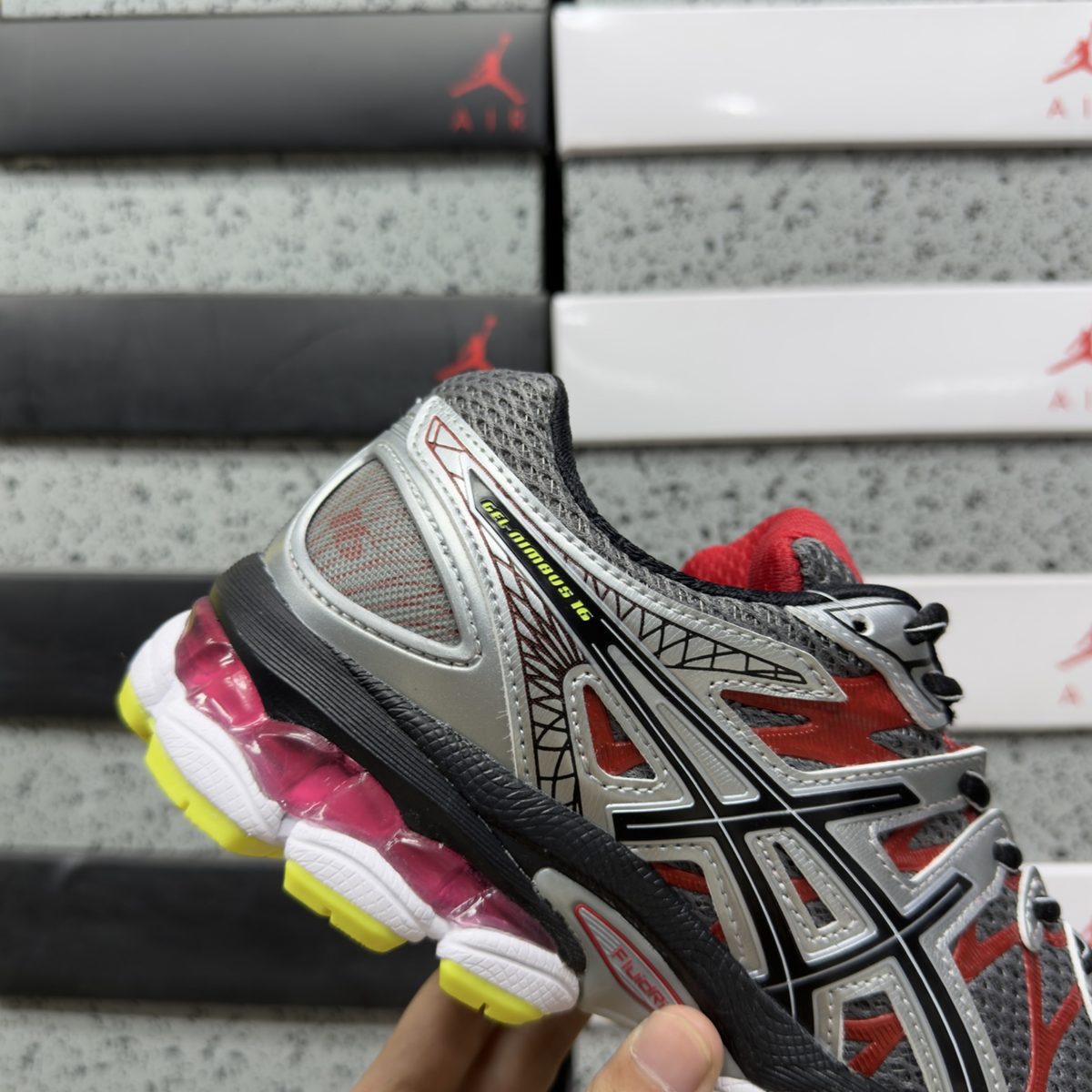 Asics Gel Nimbus 16 - Titanium / Black / Red