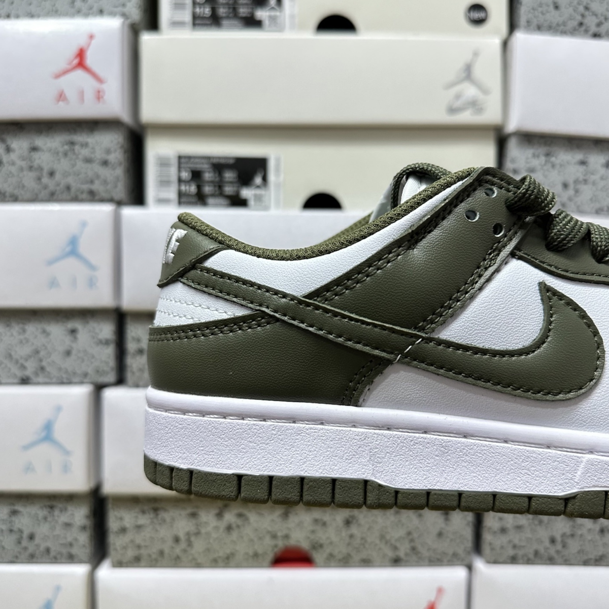 Nike Dunk Low - Medium Olive