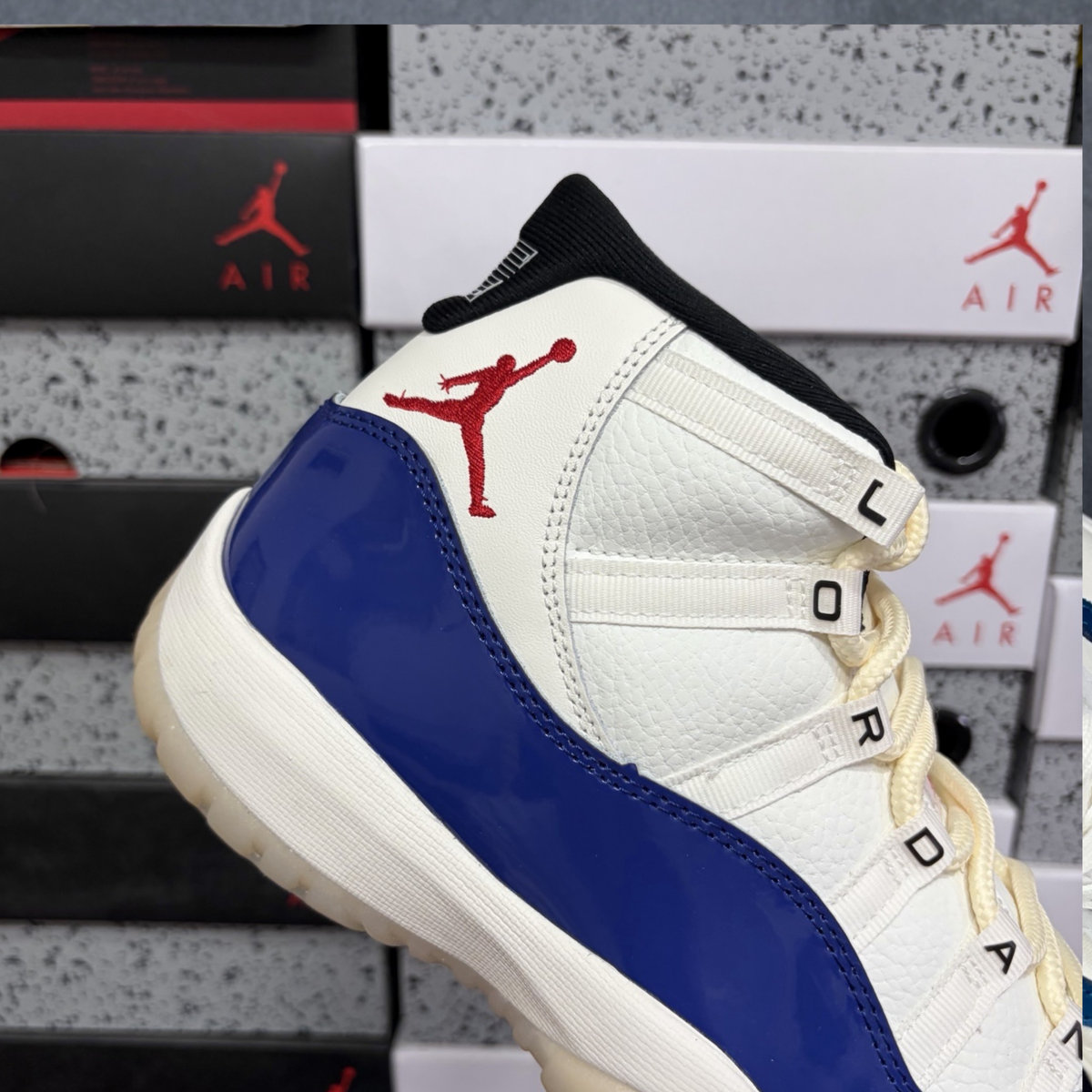 Air Jordan 11 Retro - Rare Air