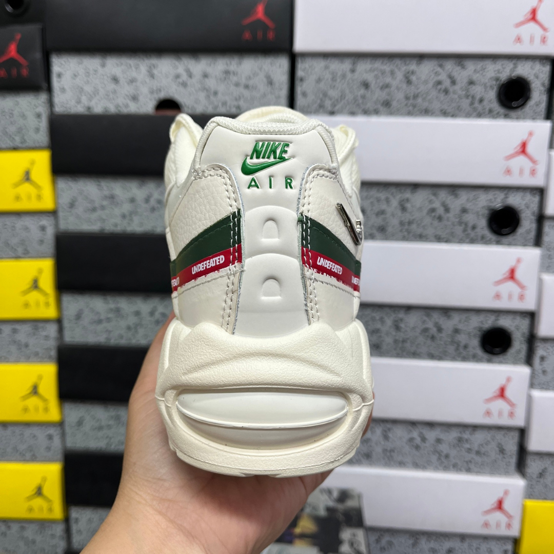 Air Max 95 x Undefeated - White