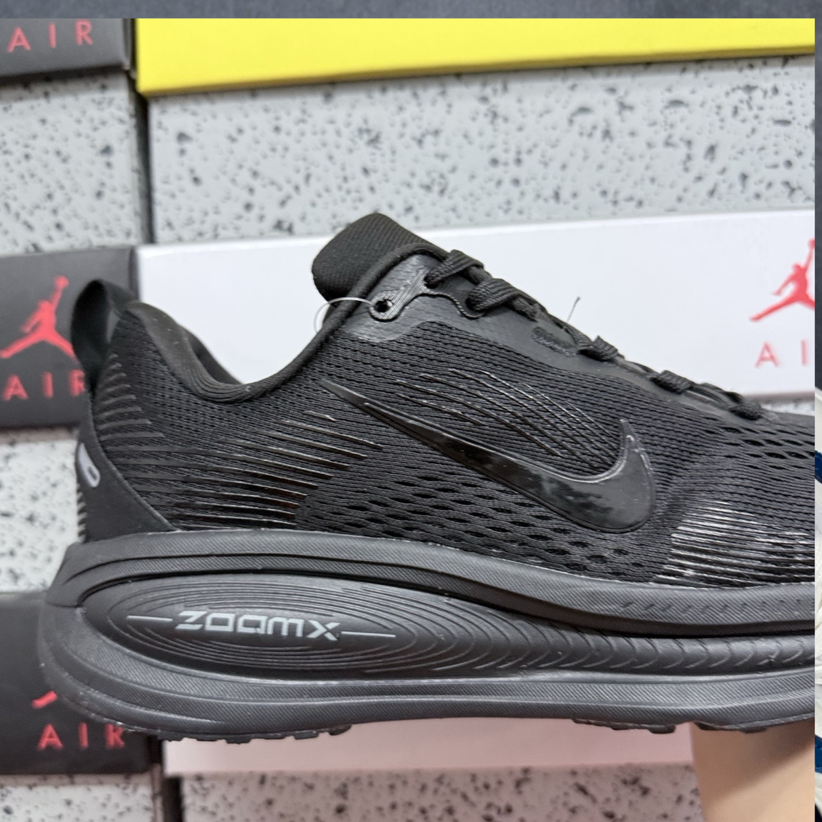 Nike Vomero 18 - Triple Black