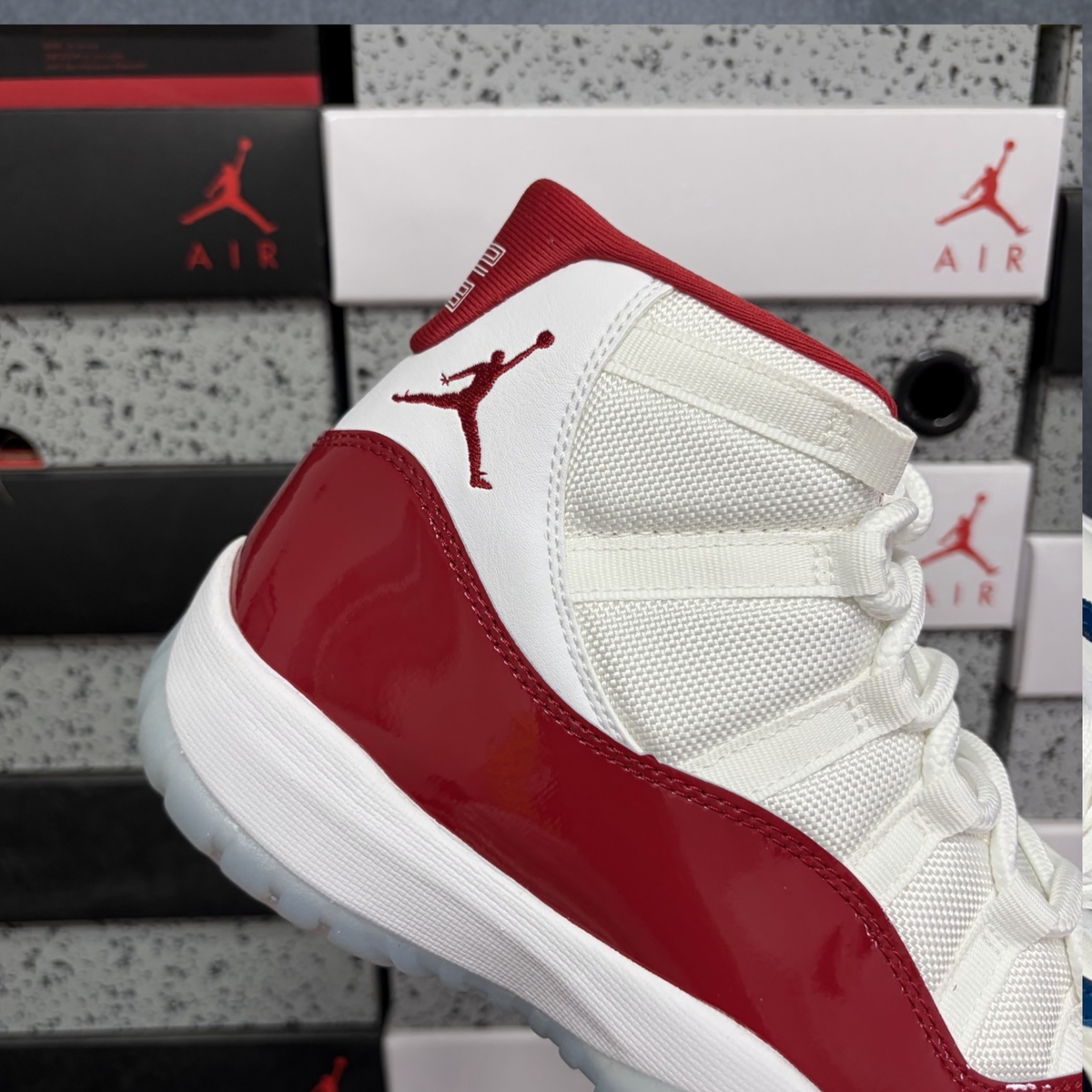 Air Jordan 11 Retro - Cherry