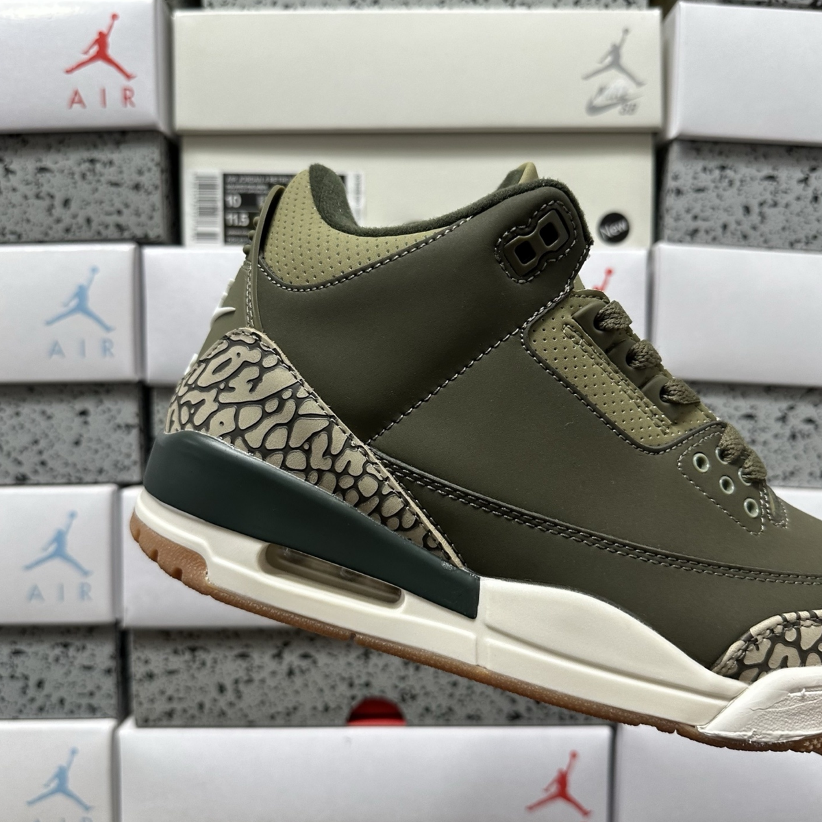 Air Jordan 3 Retro - Family Affair