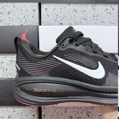 Nike Vomero 18 - Black Velvet Brown