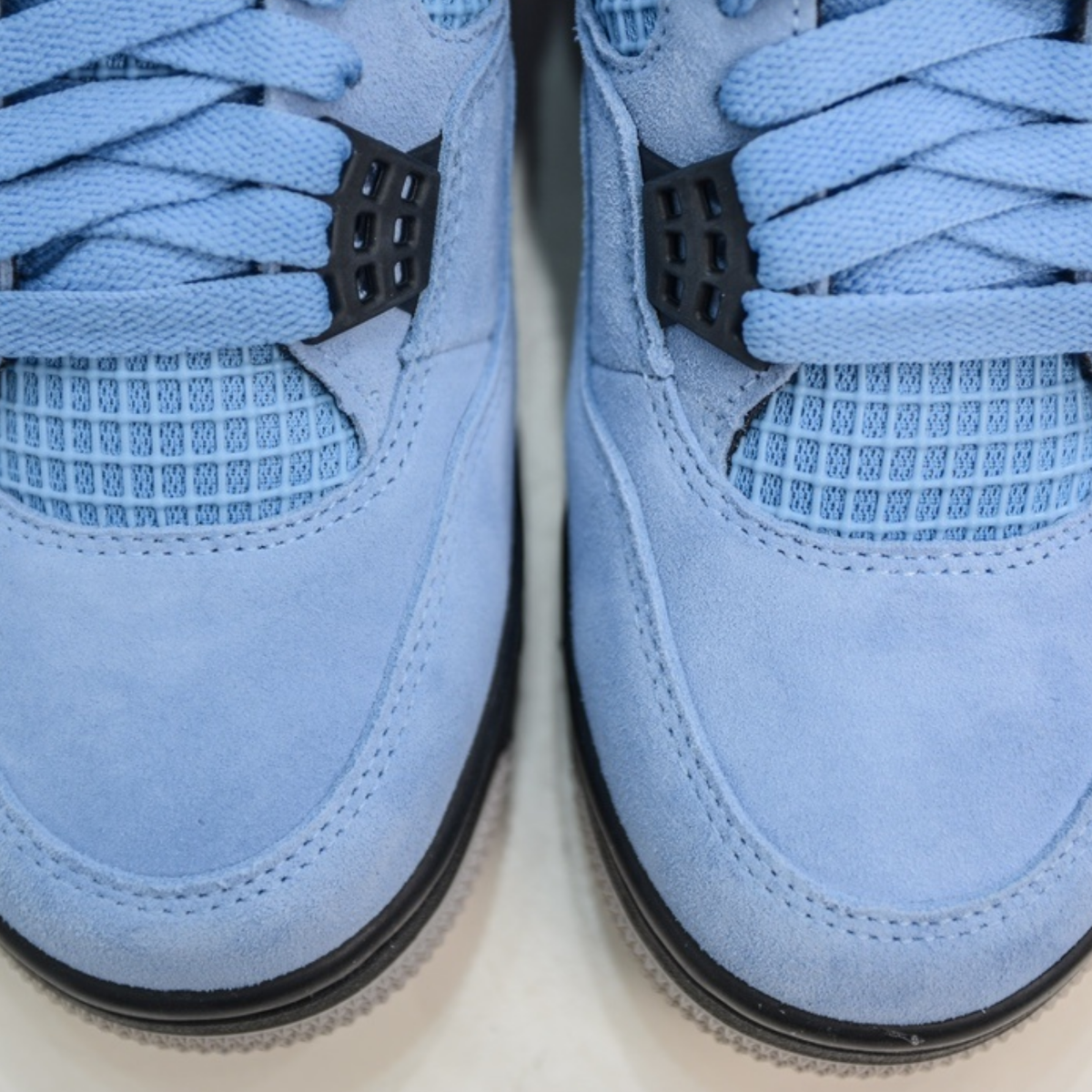 Air Jordan 4 Retro - University Blue