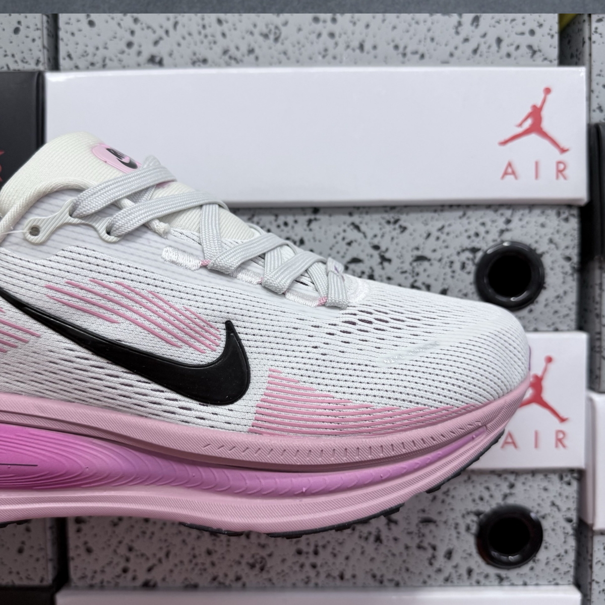 Nike Vomero 18 - Summit White Elemental Pink