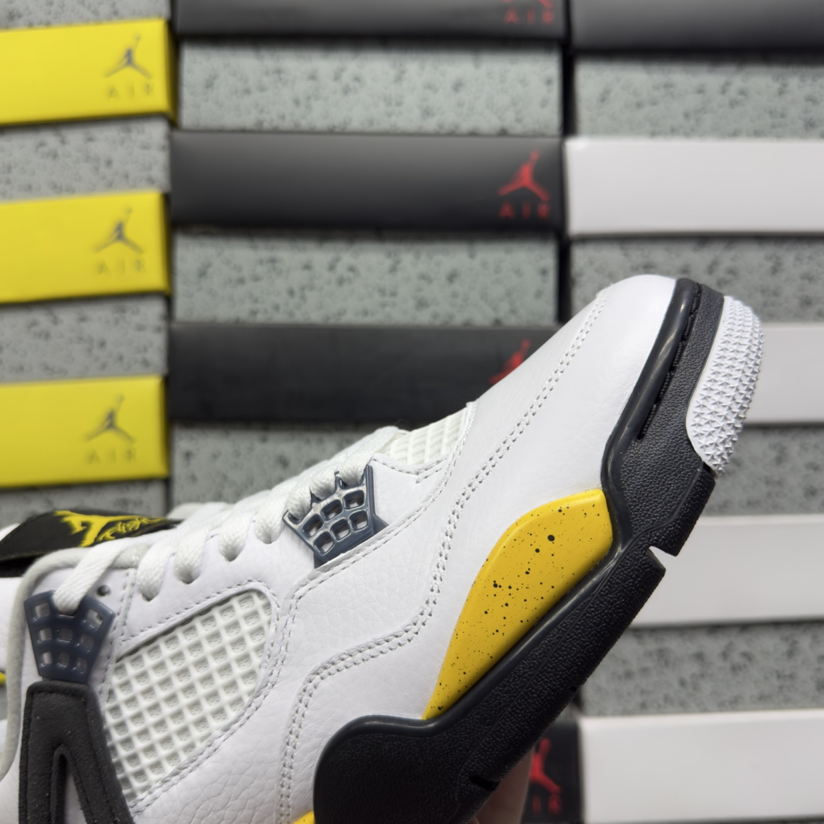 Air Jordan 4 Retro - Tour Yellow