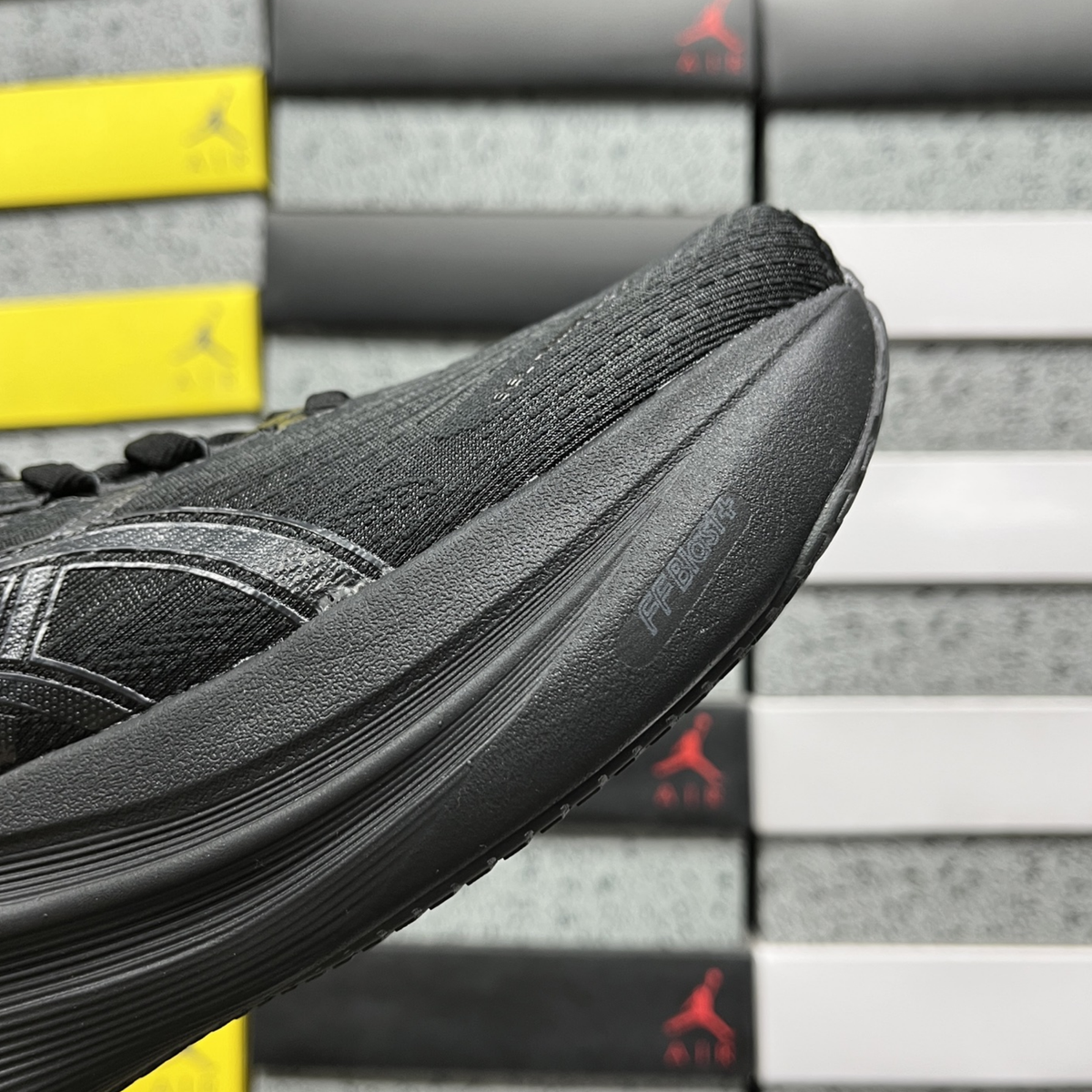 Asics Gel Nimbus 27 - Black / Graphite Grey