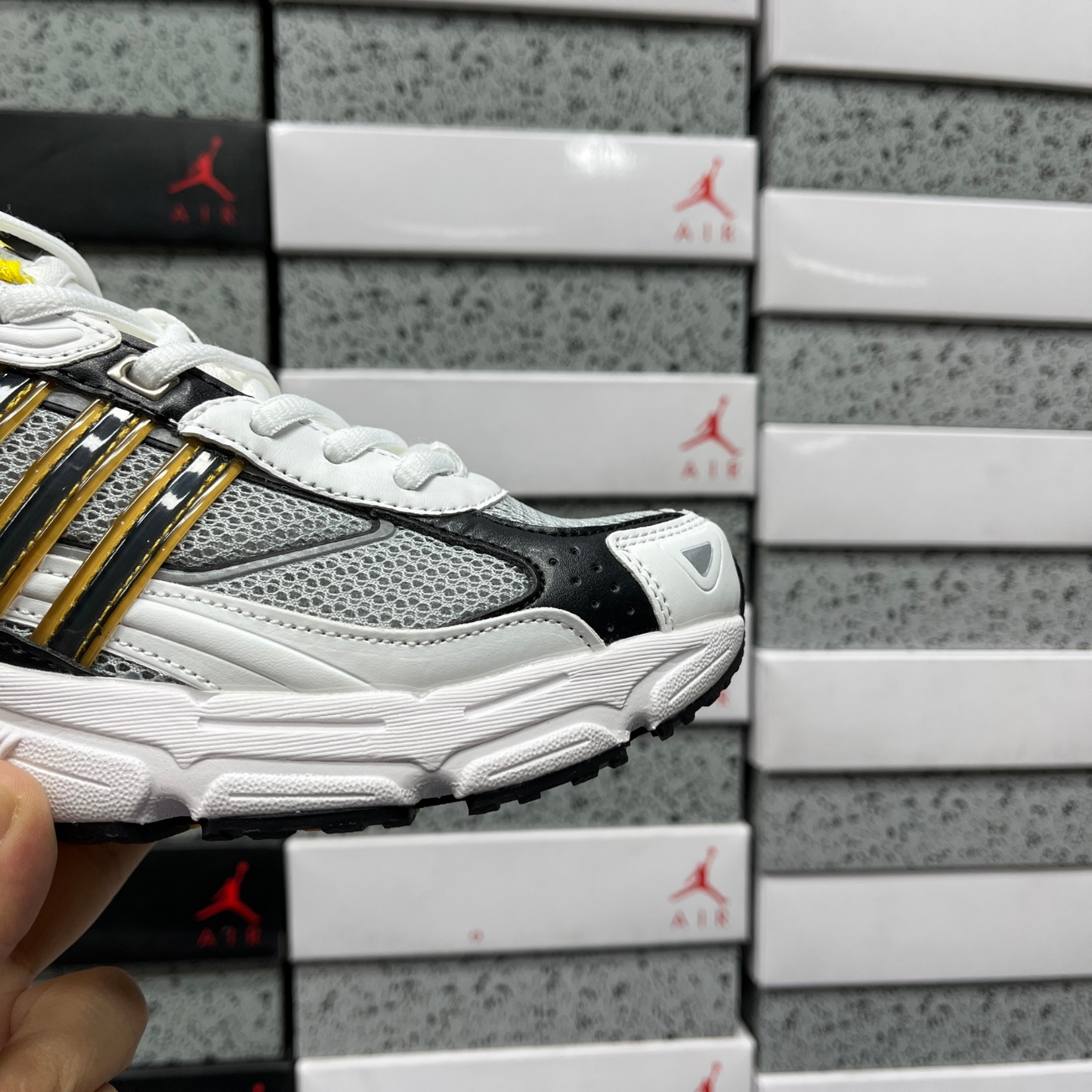 Adidas Response CL - White Core Black Solar Gol