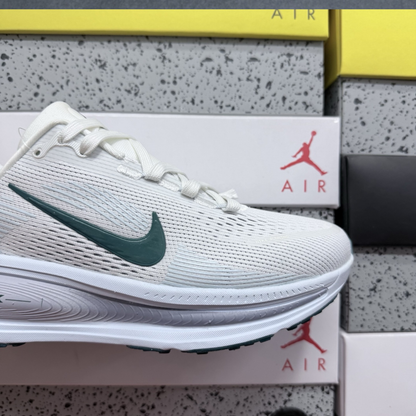 Nike Vomero 18 - Summit White/Blue Tint/Geode Teal