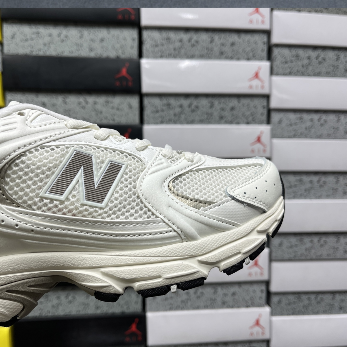 New Balance 530 - White Silver Metallic