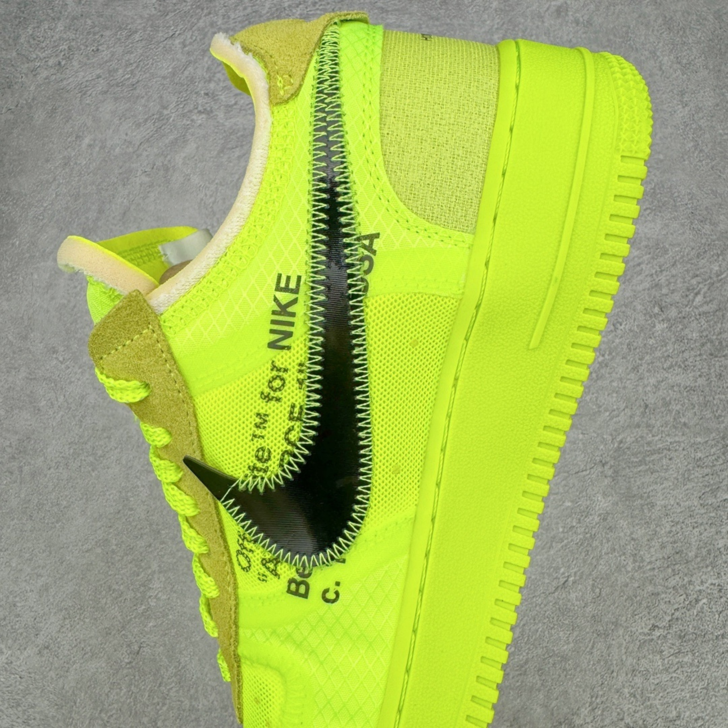 Off White x Nike Air Force 1 Low - Volt