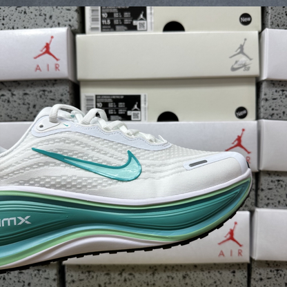 Nike Vomero Plus - White Mint Foam