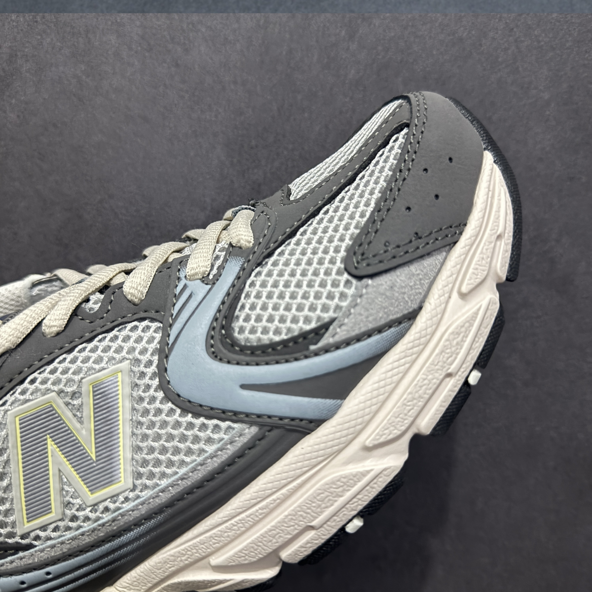 New Balance 530 - Cinza Branco Off