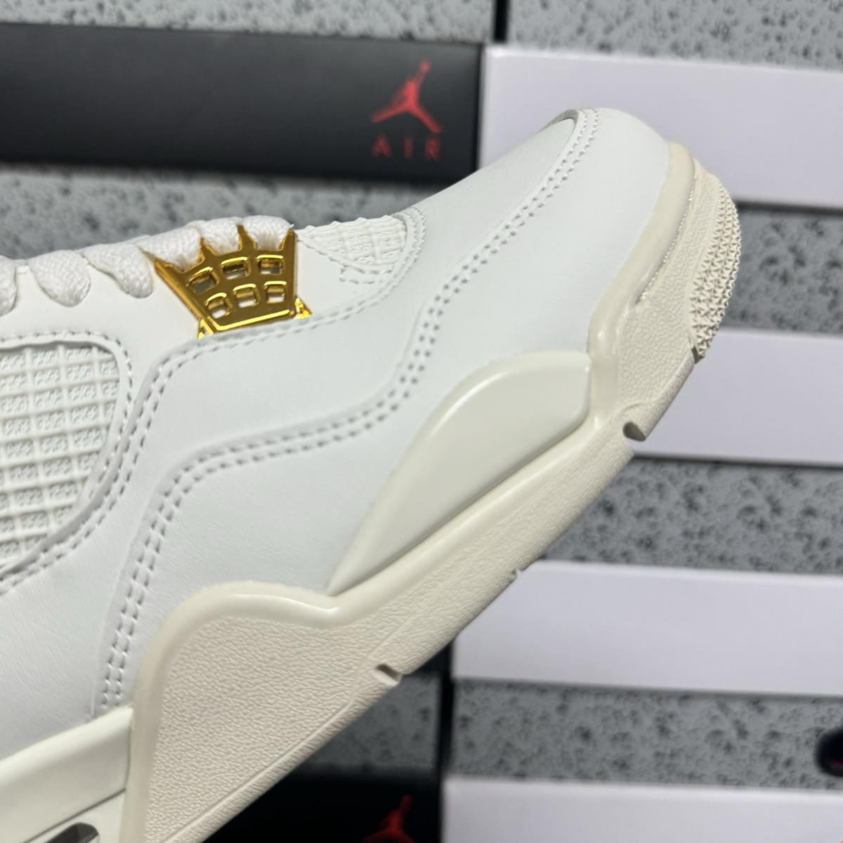 Air Jordan 4 Retro - Metallic Gold