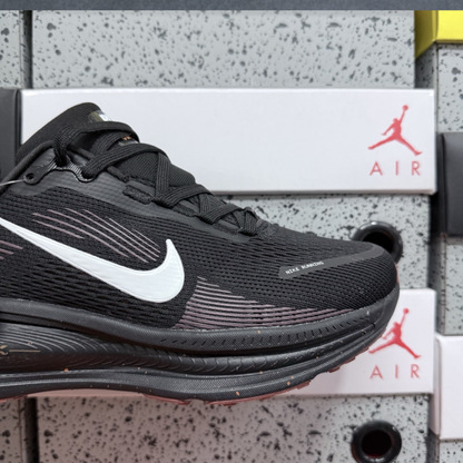 Nike Vomero 18 - Black Velvet Brown