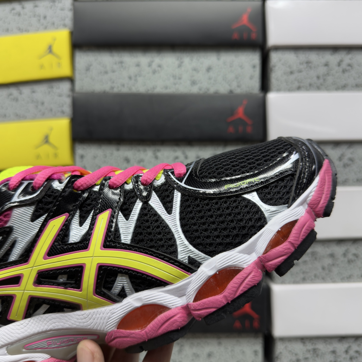Asics Gel Nimbus 16 - Black / Hot Pink / Flash Yellow