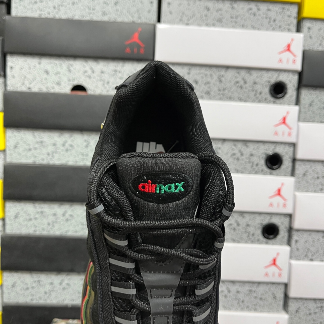 Air Max 95 x Undefeated - Black