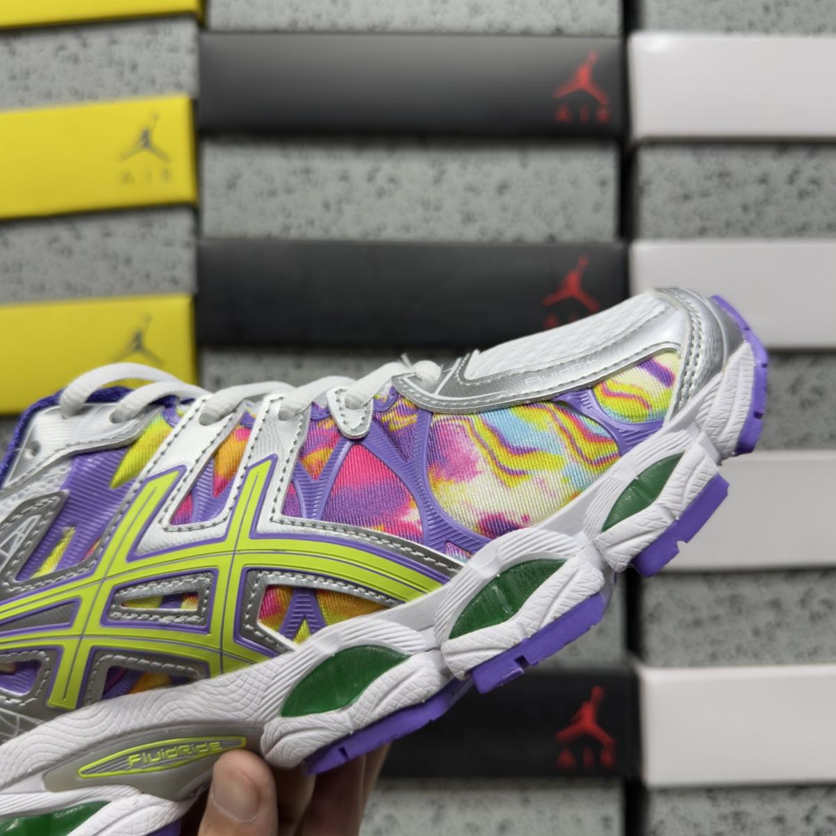 Asics Gel Nimbus 16 - Iridescent / Purple / Volt