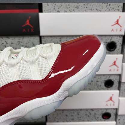 Air Jordan 11 Retro - Cherry