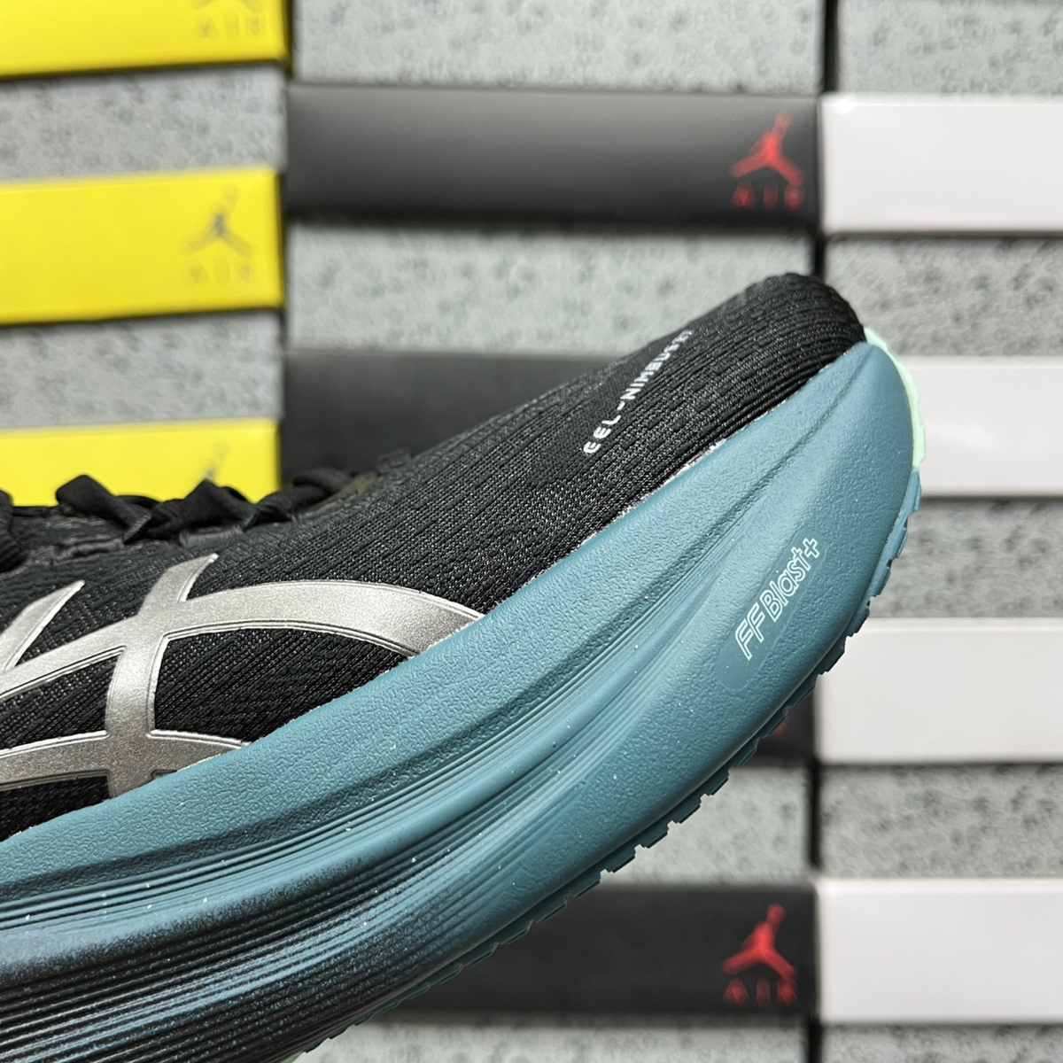 Asics Gel Nimbus 27 - Black / Pure Silver