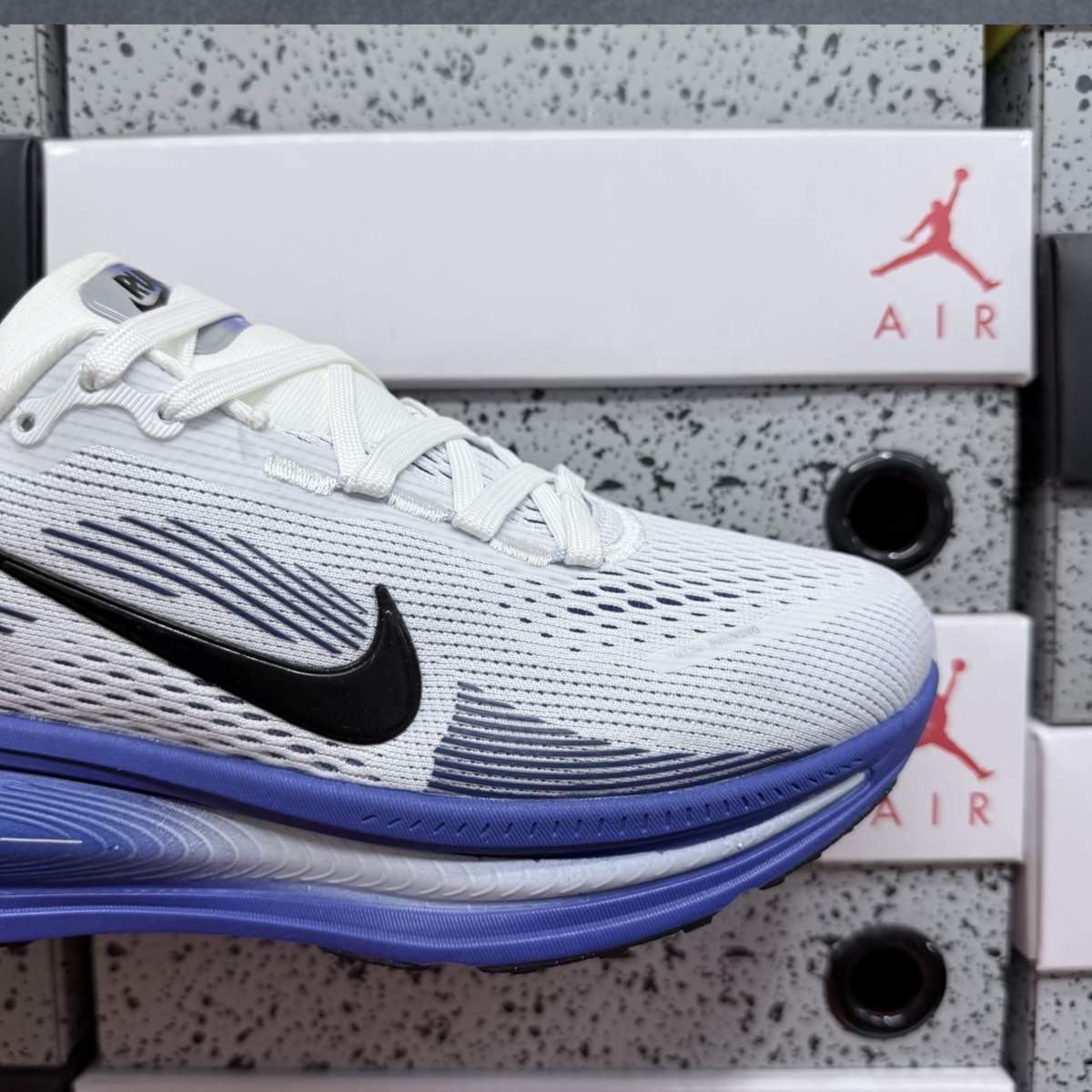 Nike Vomero 18 - White/Blue Tint/Light Marine