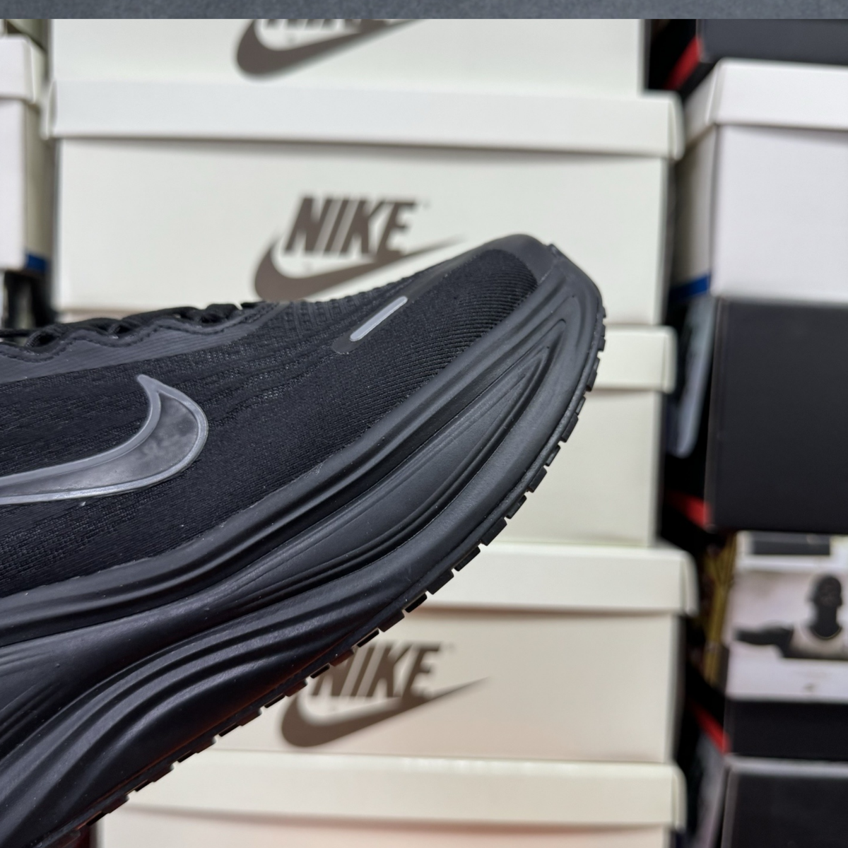 Nike Vomero Plus - Triple Black