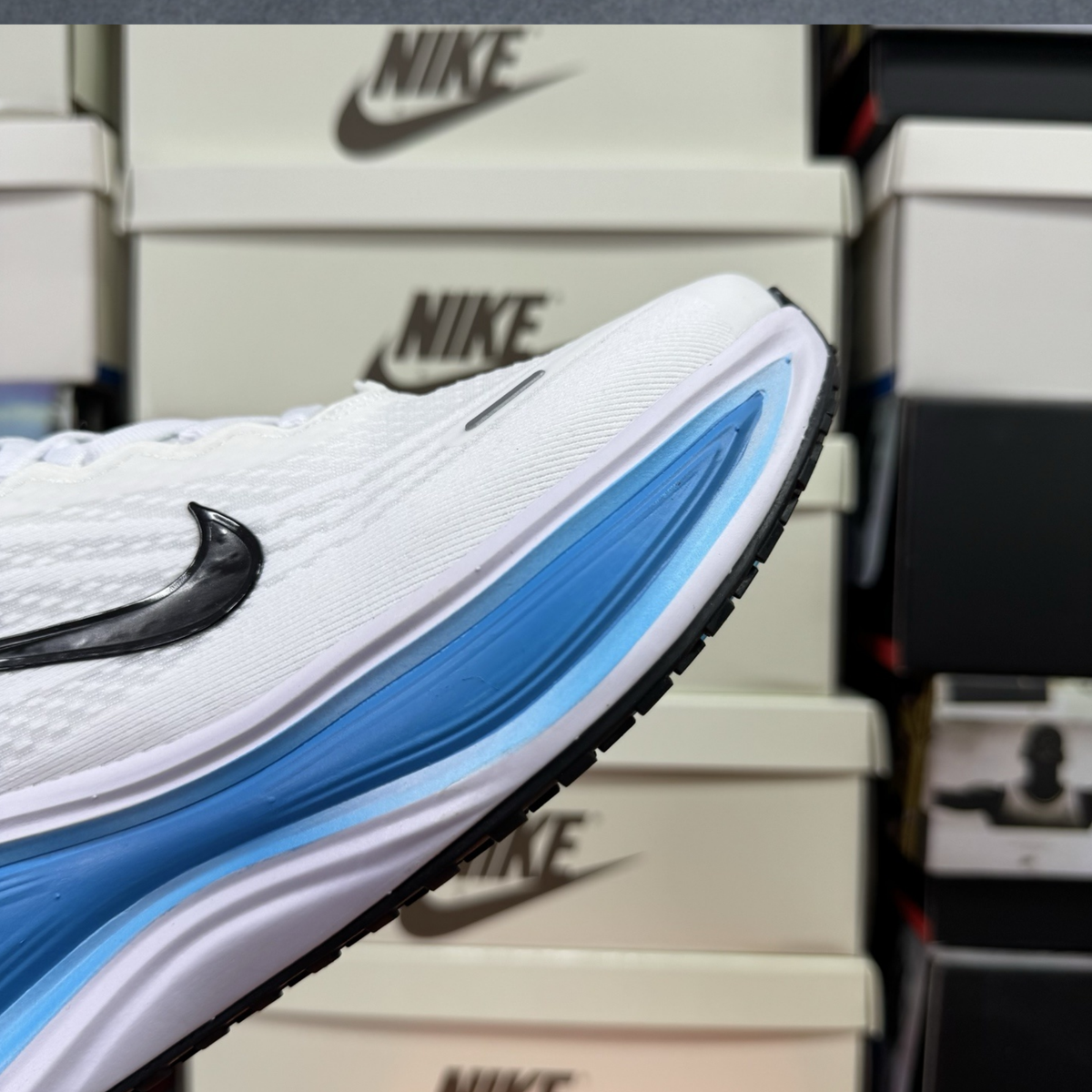 Nike Vomero Plus - White Black Blue Hero
