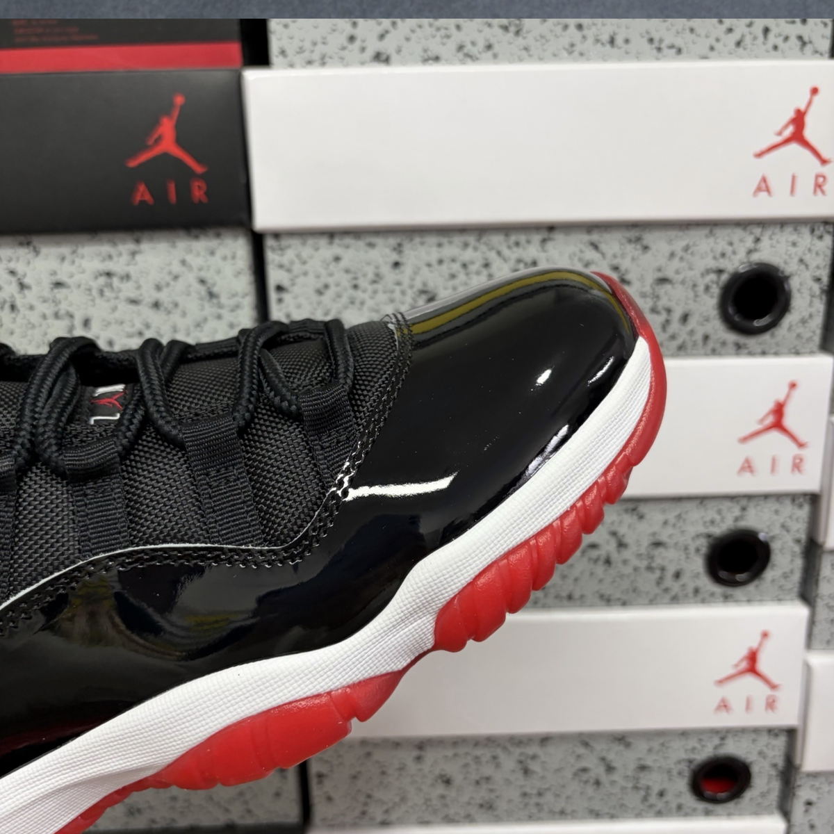 Air Jordan 11 Retro - Bred