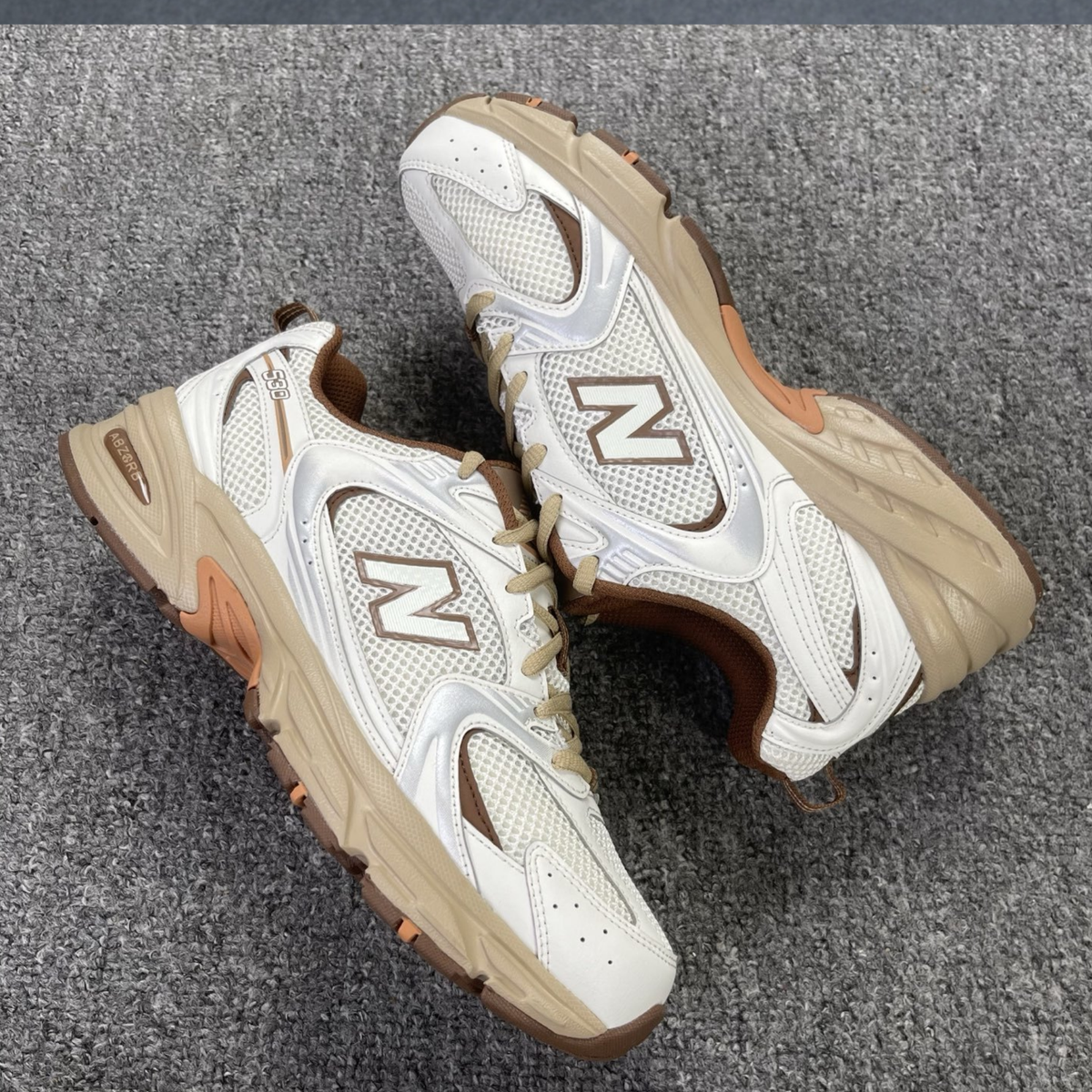 New Balance 530 - White Brown Beige