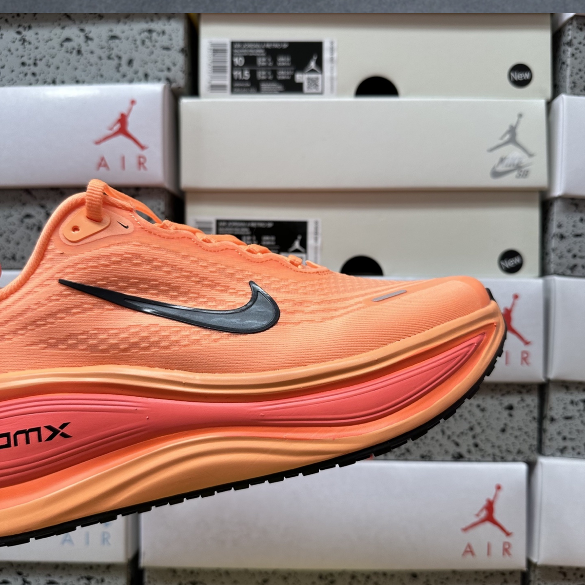 Nike Vomero Plus - Orange Pulse