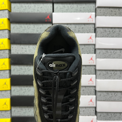 Air Max 95 x Undefeated - Geo Medium Olive