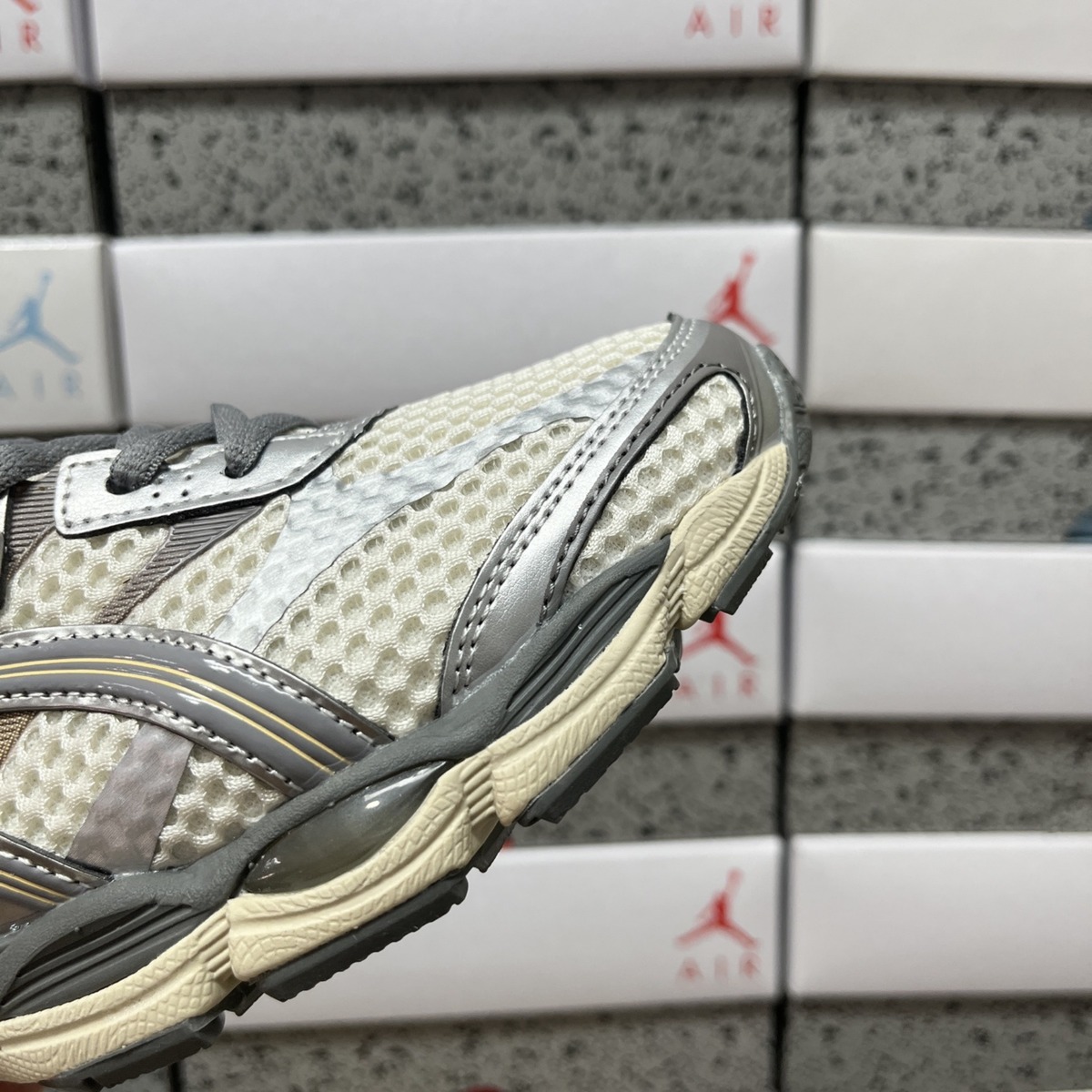Asics Gel Cumulus 16 - Mid Grey Cream