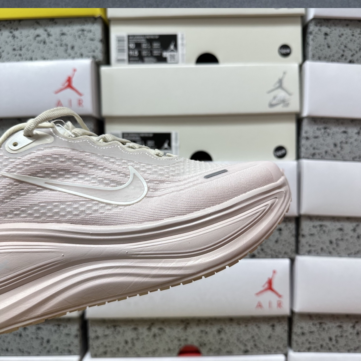 Nike Vomero 18 - Light Bone Sail