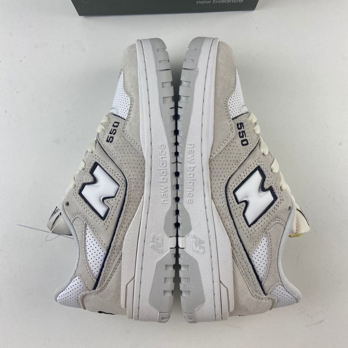 New Balance 550 - Ash Stone