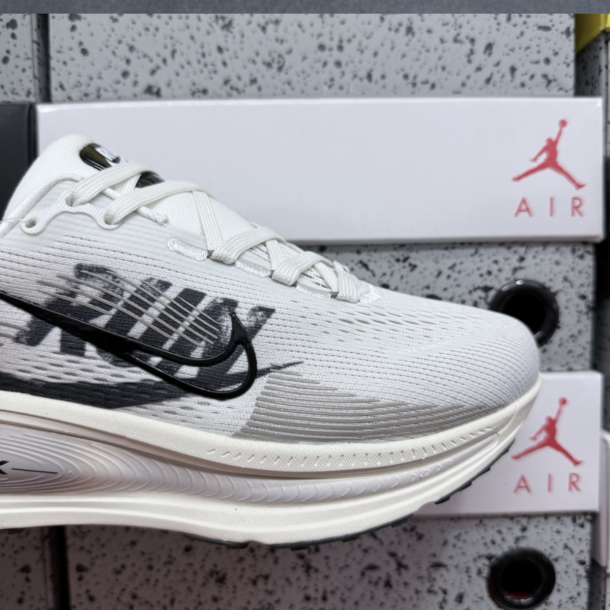 Nike Vomero 18 - Run Pack Summit White