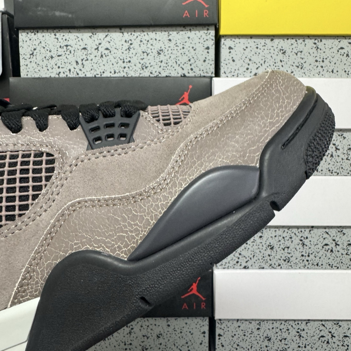 Air Jordan 4 Retro - Taupe Haze
