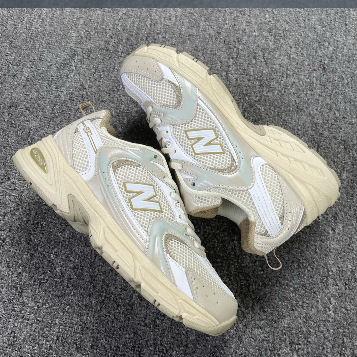 New Balance 530 - Beige Angora