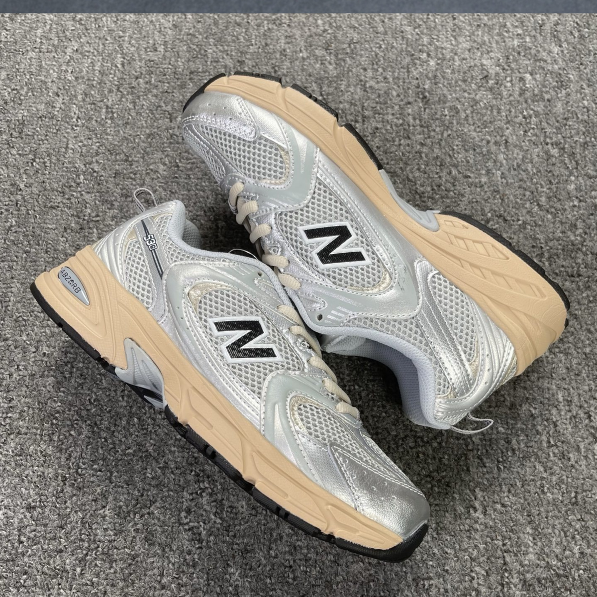 New Balance 530 - Vintage Silver Moonbeam
