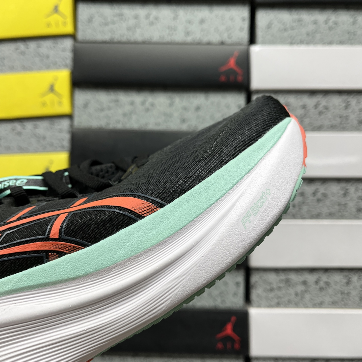 Asics Gel Nimbus 27 - Black / Coral Reef