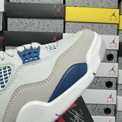Air Jordan 4 Retro - Military Blue