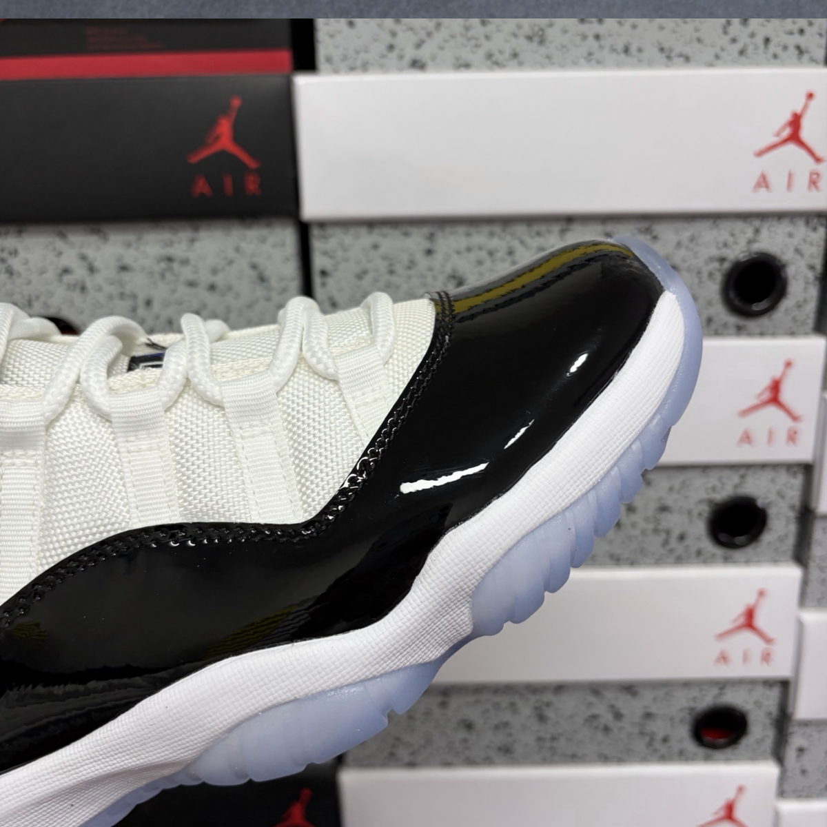 Air Jordan 11 Retro - Legend Blue